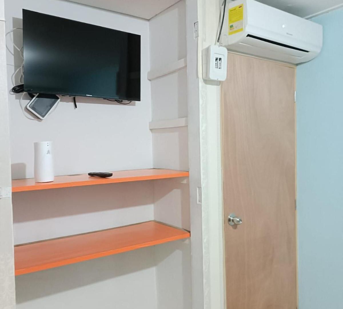 Airport House Pensión *